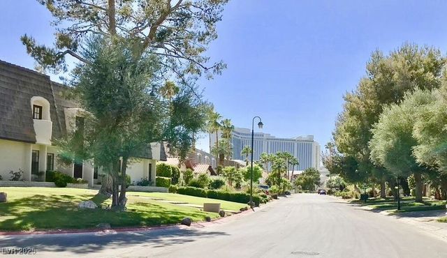 668 Oakmont Avenue 1715, Las Vegas, NV 89109