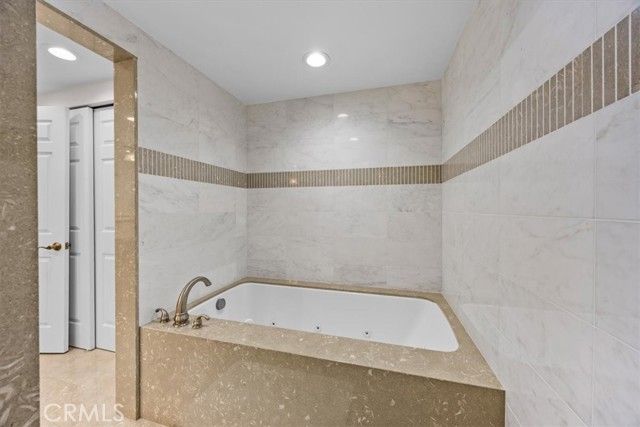 512 Esplanade 303, Redondo Beach, CA 90277