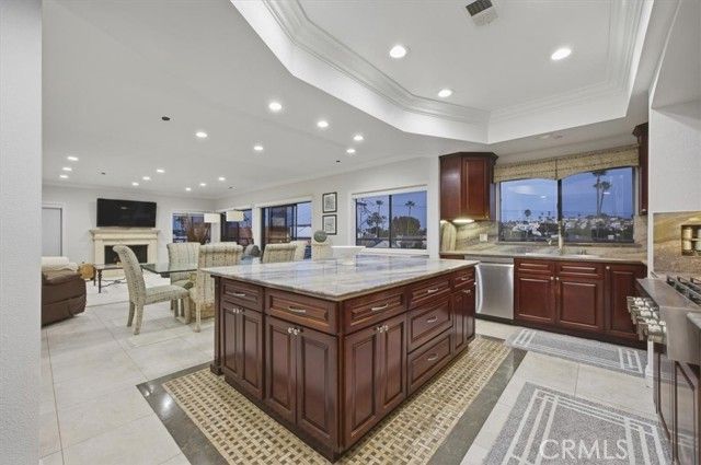 512 Esplanade 303, Redondo Beach, CA 90277