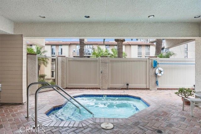 512 Esplanade 303, Redondo Beach, CA 90277