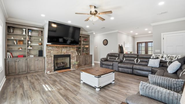 667 Pete Sain Rd, Manchester, TN 37355