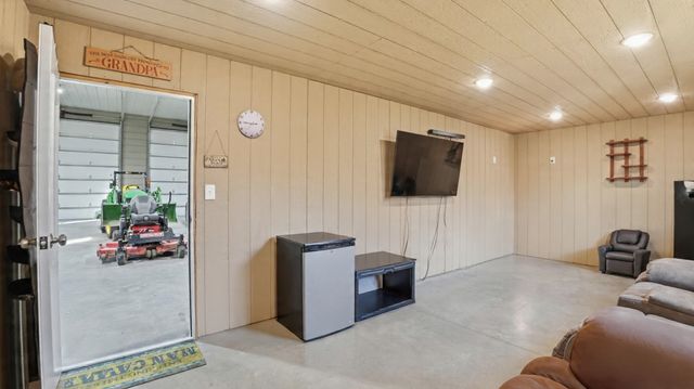 667 Pete Sain Rd, Manchester, TN 37355