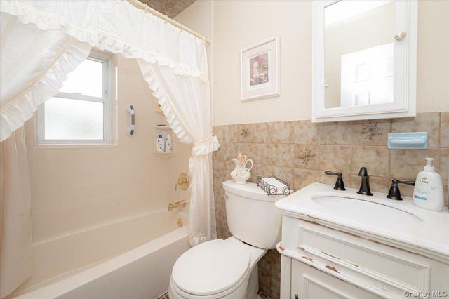 19815 33rd Avenue, Flushing, NY 11358