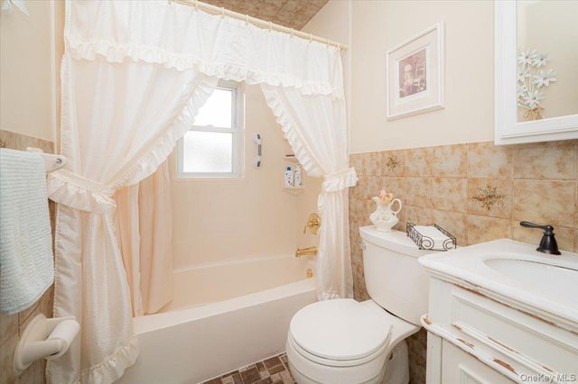 19815 33rd Avenue, Flushing, NY 11358