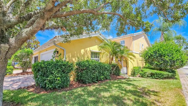 8523 LEATHERLEAF LANE, Orlando, FL 32827