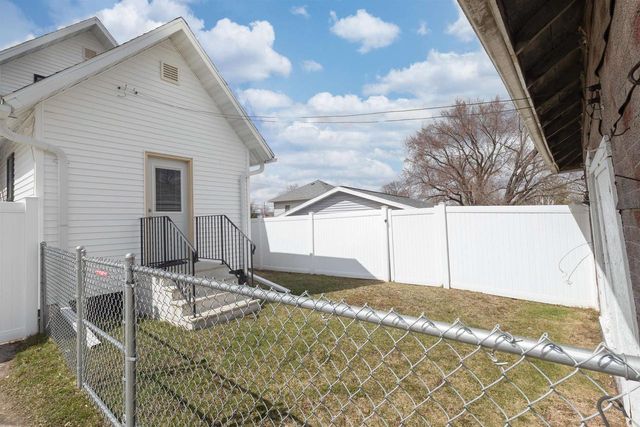 318 S MILL STREET, Hortonville, WI 54944