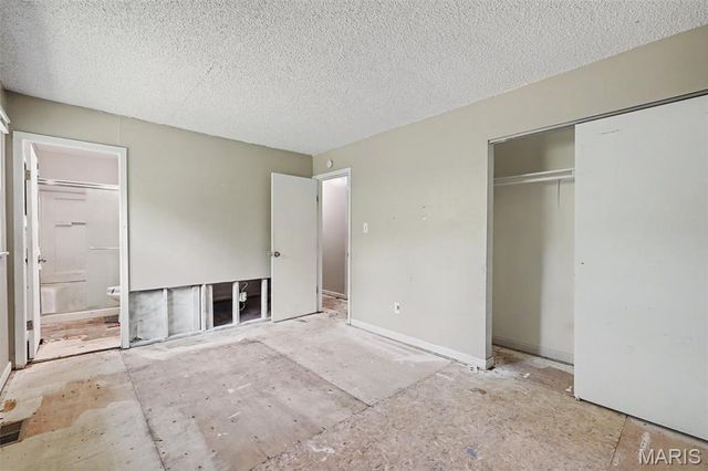 2337 Millvalley Drive, Florissant, MO 63031