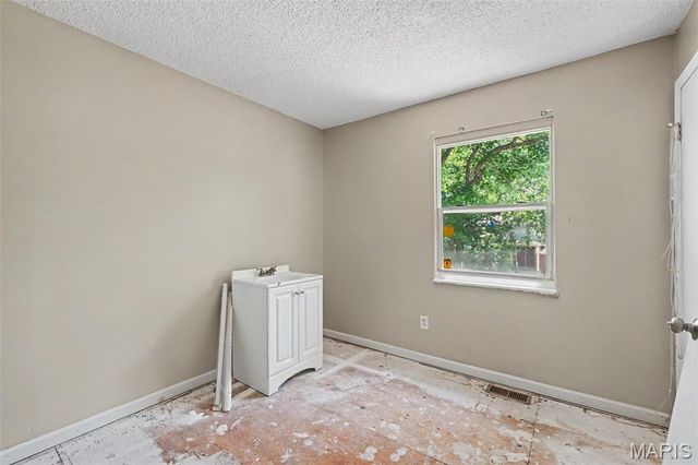 2337 Millvalley Drive, Florissant, MO 63031