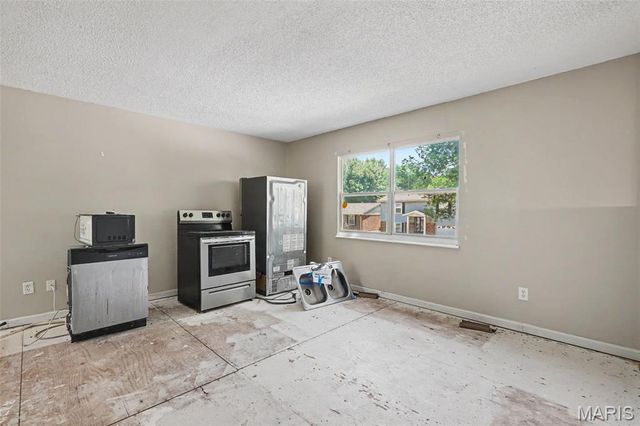 2337 Millvalley Drive, Florissant, MO 63031