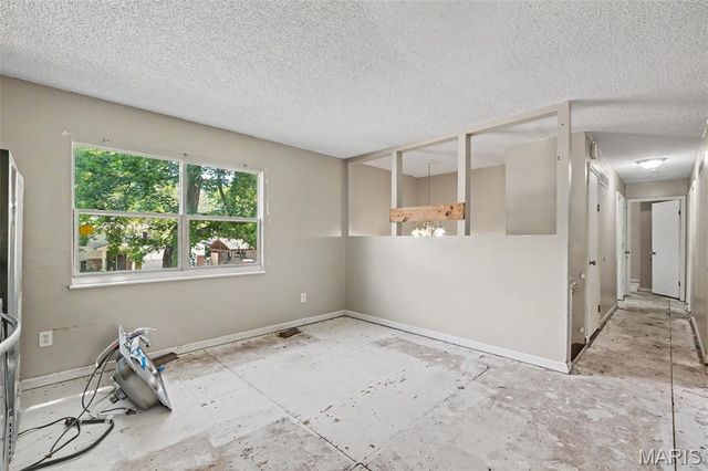 2337 Millvalley Drive, Florissant, MO 63031