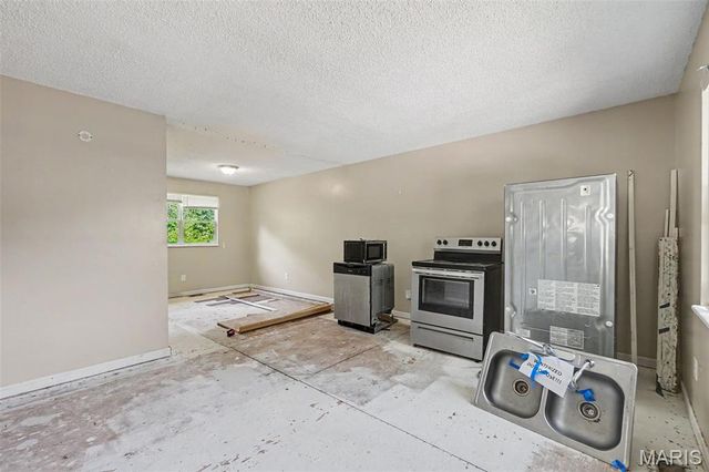 2337 Millvalley Drive, Florissant, MO 63031
