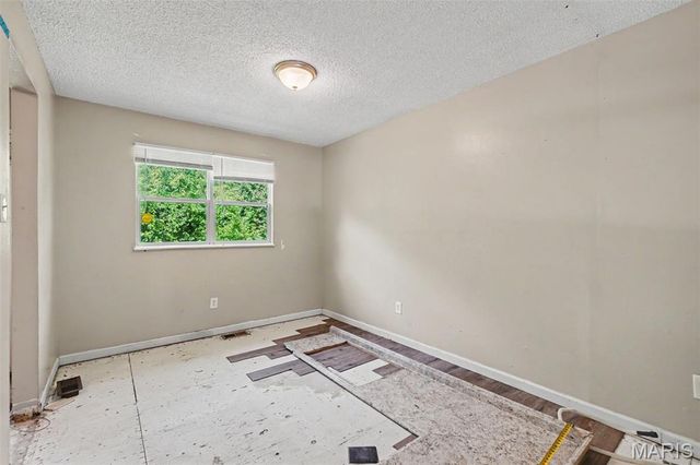 2337 Millvalley Drive, Florissant, MO 63031