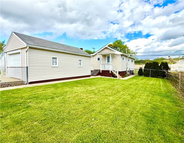 2116 W Pike St, Chartiers, PA 15342