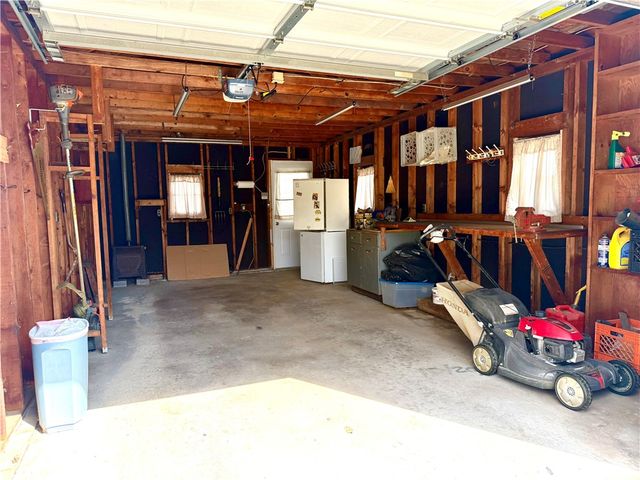 2116 W Pike St, Chartiers, PA 15342