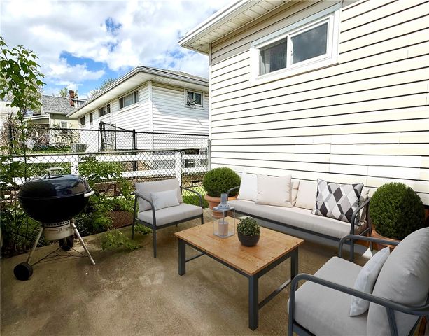 2116 W Pike St, Chartiers, PA 15342