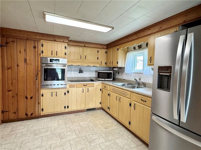 2116 W Pike St, Chartiers, PA 15342