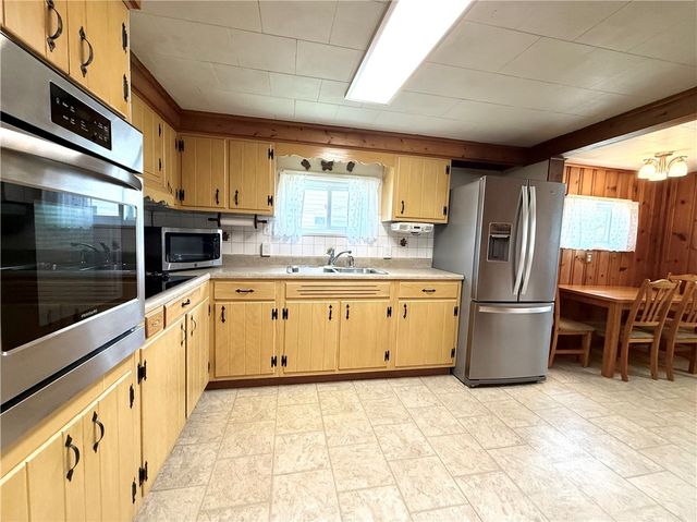 2116 W Pike St, Chartiers, PA 15342