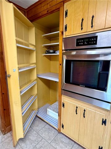 2116 W Pike St, Chartiers, PA 15342
