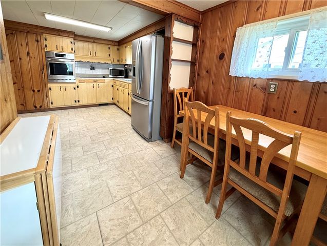 2116 W Pike St, Chartiers, PA 15342