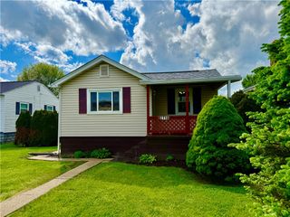 2116 W Pike St, Chartiers, PA 15342