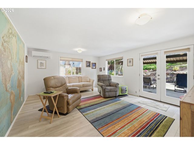 88119 TIKI Ln, Springfield, OR 97478