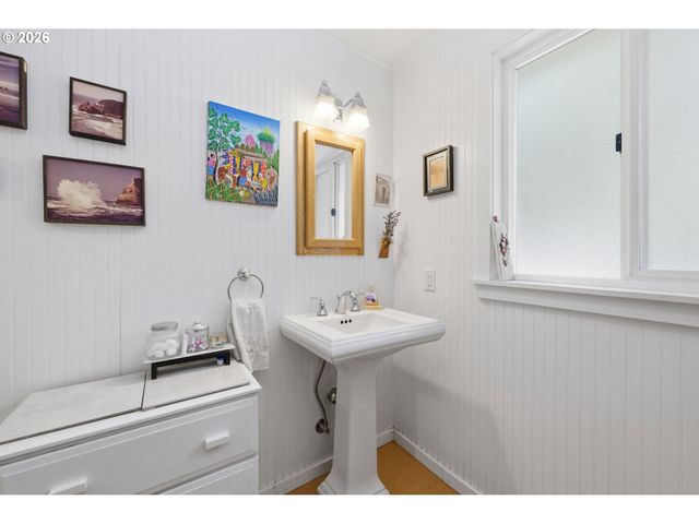 88119 TIKI Ln, Springfield, OR 97478