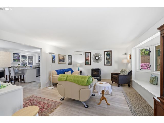 88119 TIKI Ln, Springfield, OR 97478
