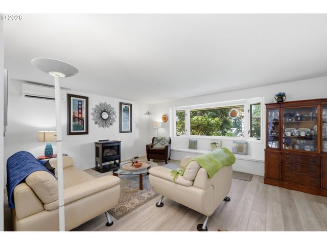 88119 TIKI Ln, Springfield, OR 97478