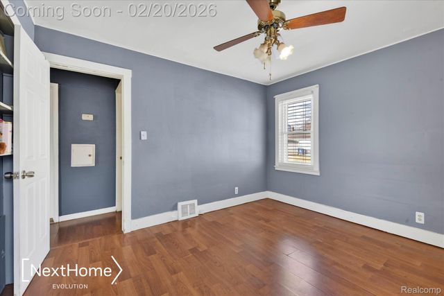 26214 Pennie Street, Dearborn Heights, MI 48125