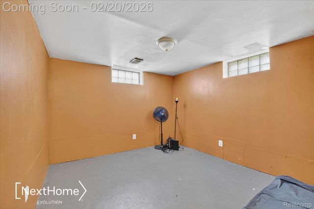 26214 Pennie Street, Dearborn Heights, MI 48125