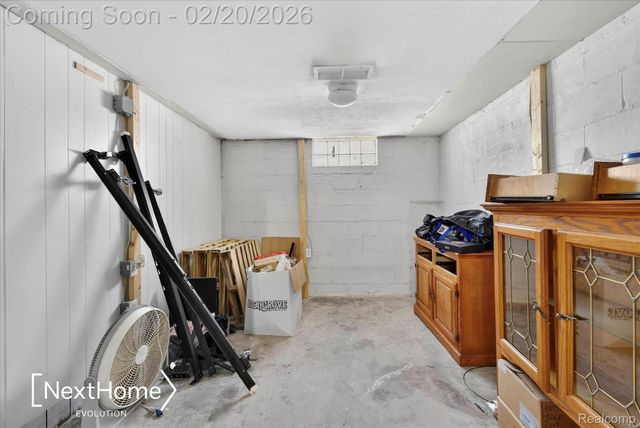 26214 Pennie Street, Dearborn Heights, MI 48125