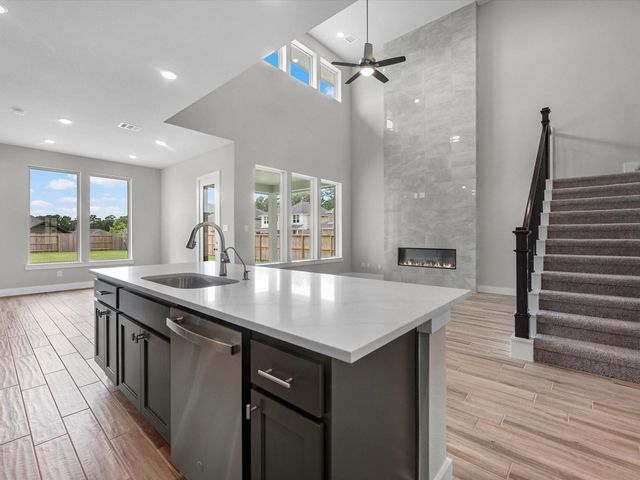 7082 North Lake Clopton Drive, Montgomery, TX 77316