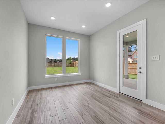 7082 North Lake Clopton Drive, Montgomery, TX 77316