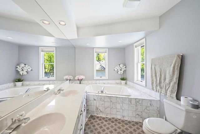 4390 Ithaca Lane N, Plymouth, MN 55446