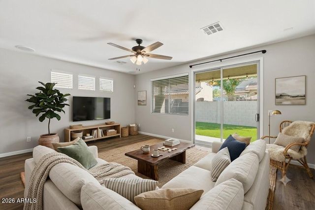 3801 E PARKVIEW Drive, Gilbert, AZ 85295