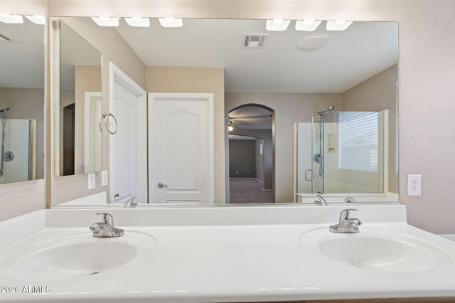 3801 E PARKVIEW Drive, Gilbert, AZ 85295