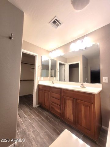 3801 E PARKVIEW Drive, Gilbert, AZ 85295