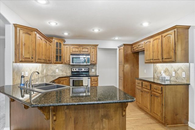 3277 W Cardinal Street, Springfield, MO 65810