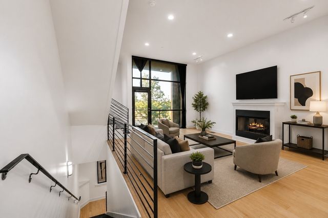 3200 Thomas Avenue B, Dallas, TX 75204