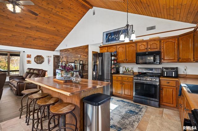 6820 W PFEIFFER Road, Peoria, IL 61607