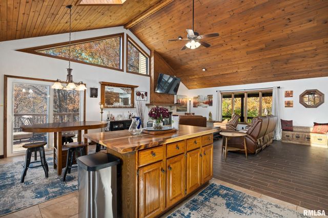 6820 W PFEIFFER Road, Peoria, IL 61607