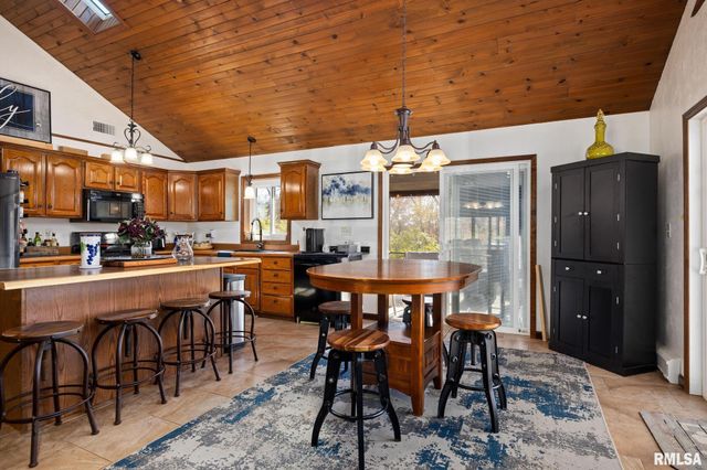 6820 W PFEIFFER Road, Peoria, IL 61607