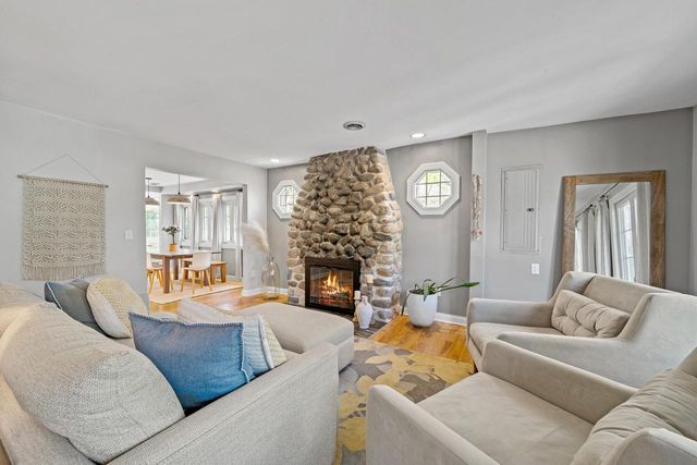 1069 Sauganash DRIVE, Fontana, WI 53125