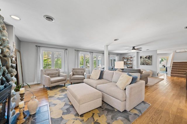 1069 Sauganash DRIVE, Fontana, WI 53125