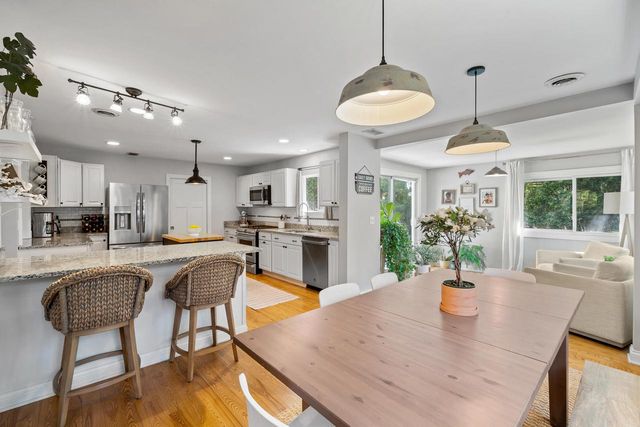 1069 Sauganash DRIVE, Fontana, WI 53125