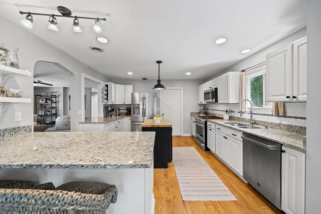 1069 Sauganash DRIVE, Fontana, WI 53125
