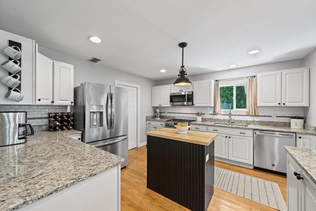 1069 Sauganash DRIVE, Fontana, WI 53125