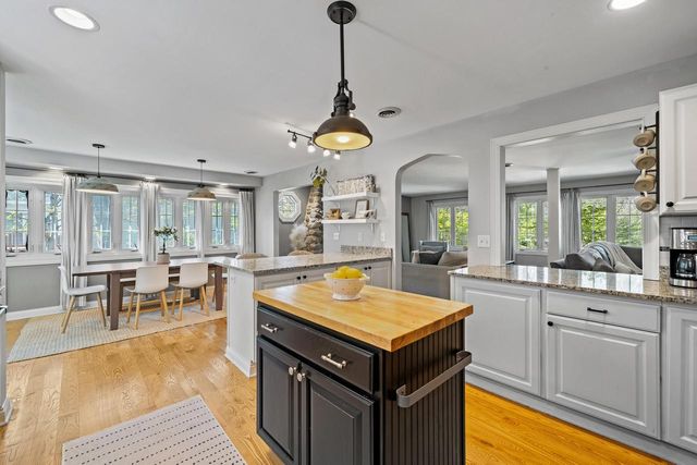 1069 Sauganash DRIVE, Fontana, WI 53125