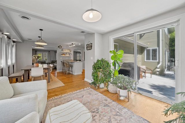 1069 Sauganash DRIVE, Fontana, WI 53125
