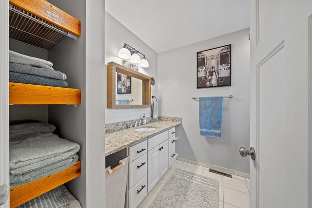 1069 Sauganash DRIVE, Fontana, WI 53125